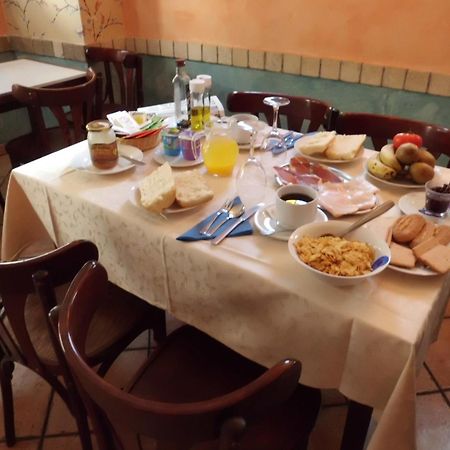 Hotel Rey Chindasvinto 코바루비아스 외부 사진