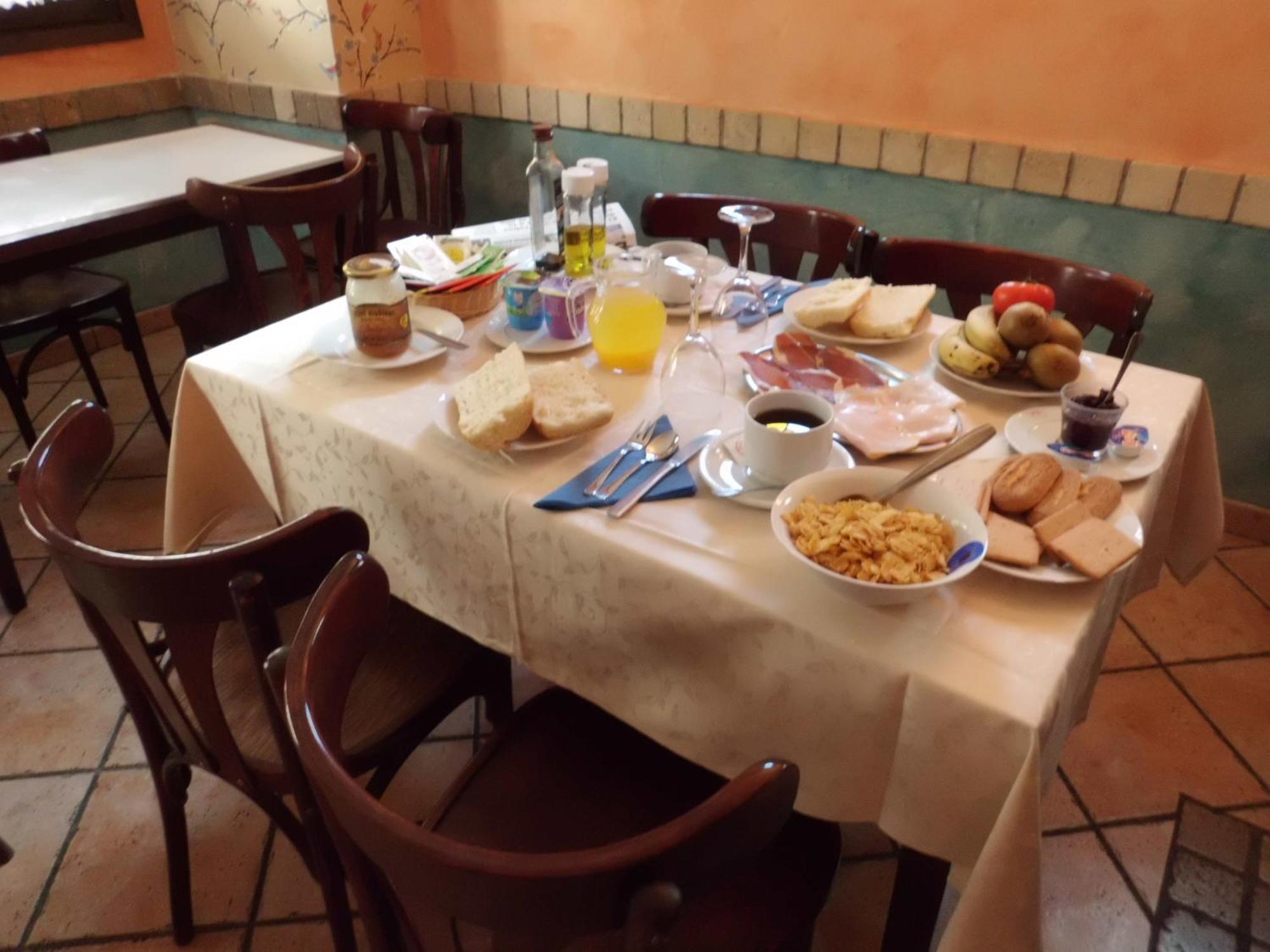 Hotel Rey Chindasvinto 코바루비아스 외부 사진