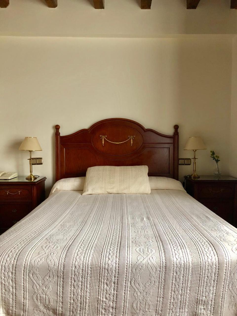 Hotel Rey Chindasvinto 코바루비아스 외부 사진