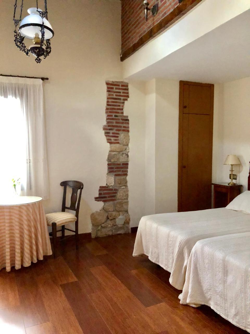 Hotel Rey Chindasvinto 코바루비아스 외부 사진
