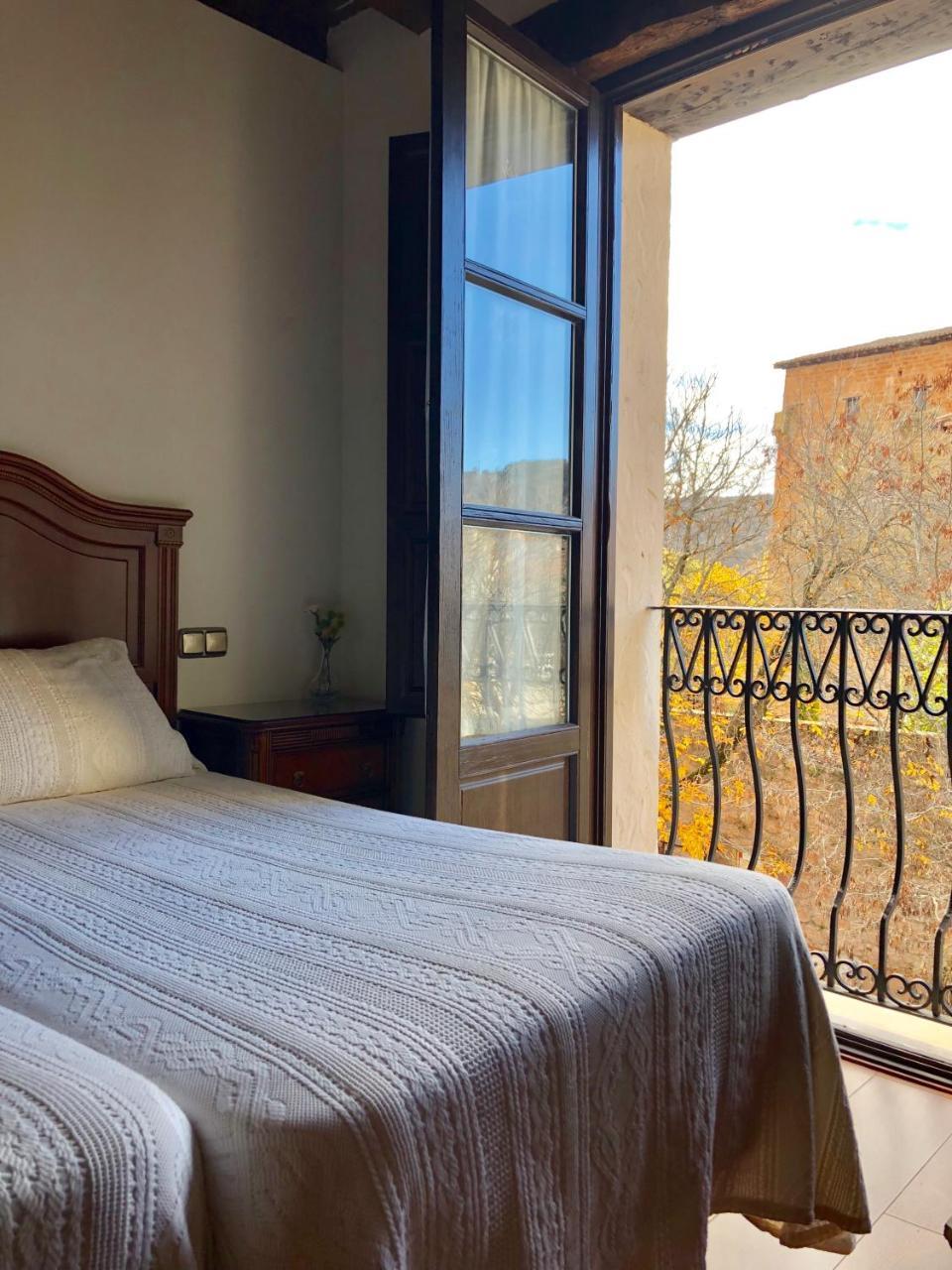 Hotel Rey Chindasvinto 코바루비아스 외부 사진