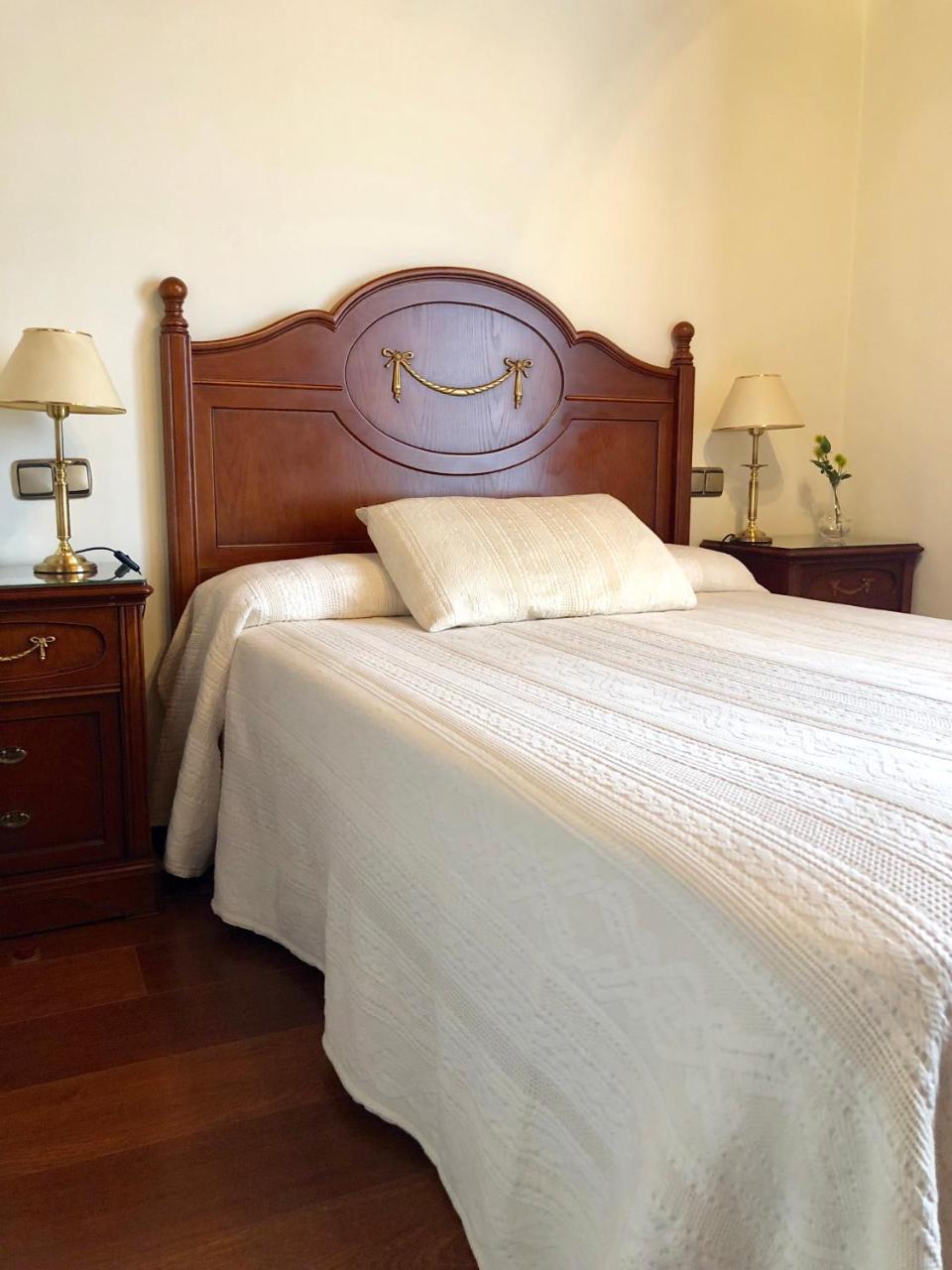 Hotel Rey Chindasvinto 코바루비아스 외부 사진